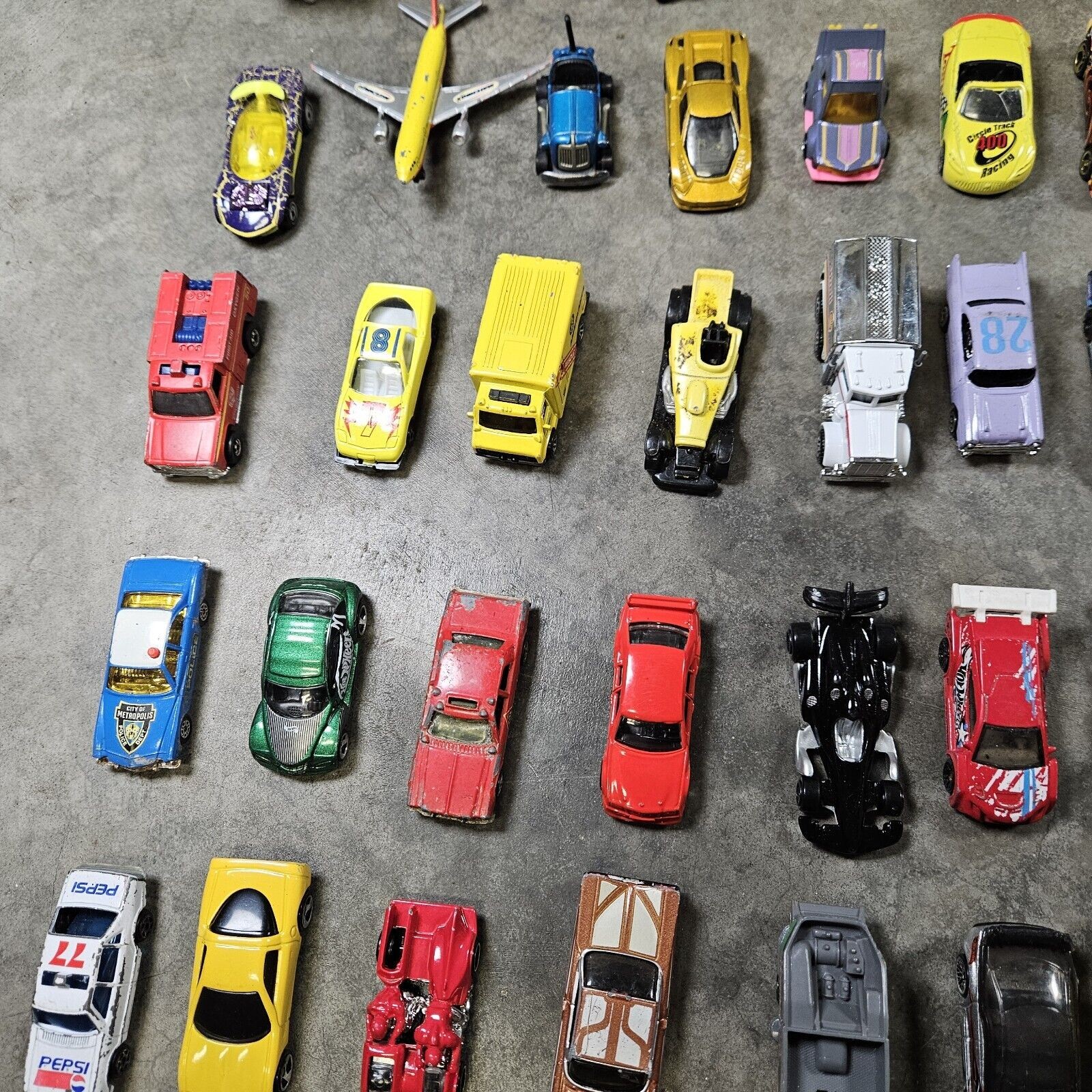 Mixed Lot Of Die Cast And Plastic Cars Different Brands Lot Of 88