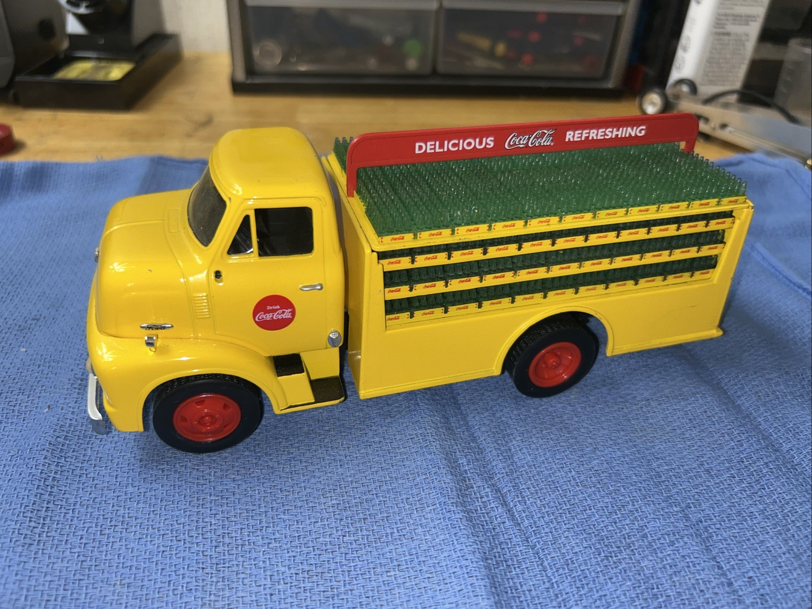 1/24 Ertl Coca Cola 1953 Ford C-500 Delivery Truck Diecast Bank
