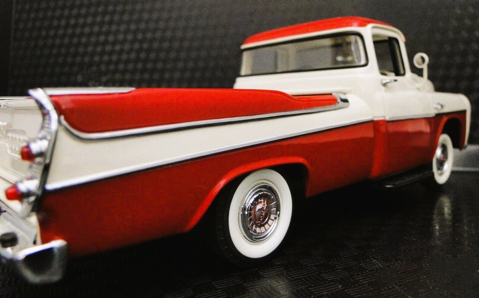 Dodge Chrysler Plymouth Ram Pickup Truck Car Classic Wagon Carousel Red1 24 1 18
