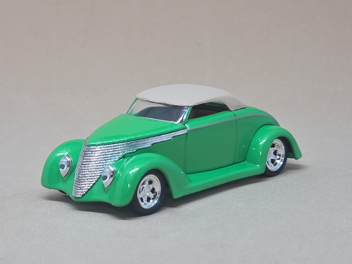1937 ’37 FORD CUSTOM COUPE HOT ROD LIMITED EDITION COLLECTIBLE 1/64 SCALE GREEN