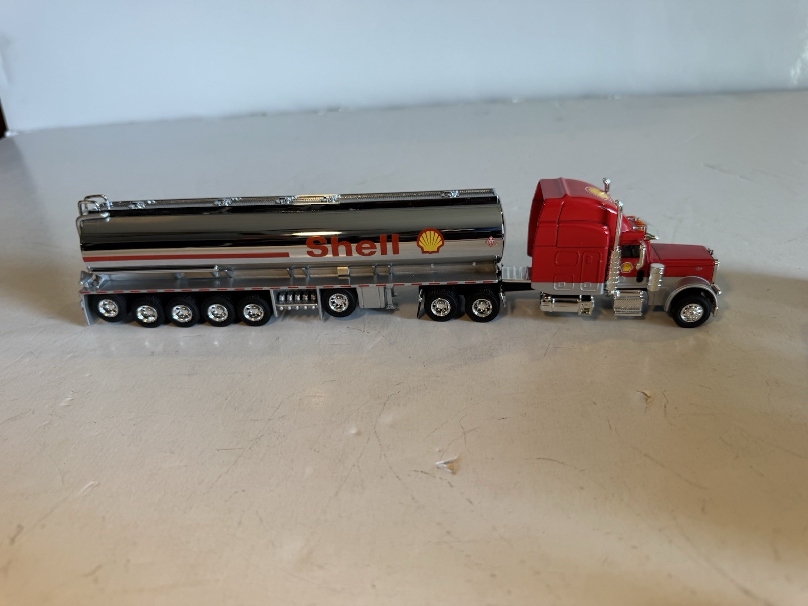 Speccast 1:64 Diecast Shell Peterbilt Tanker Trailer & Freightliner Rack Truck