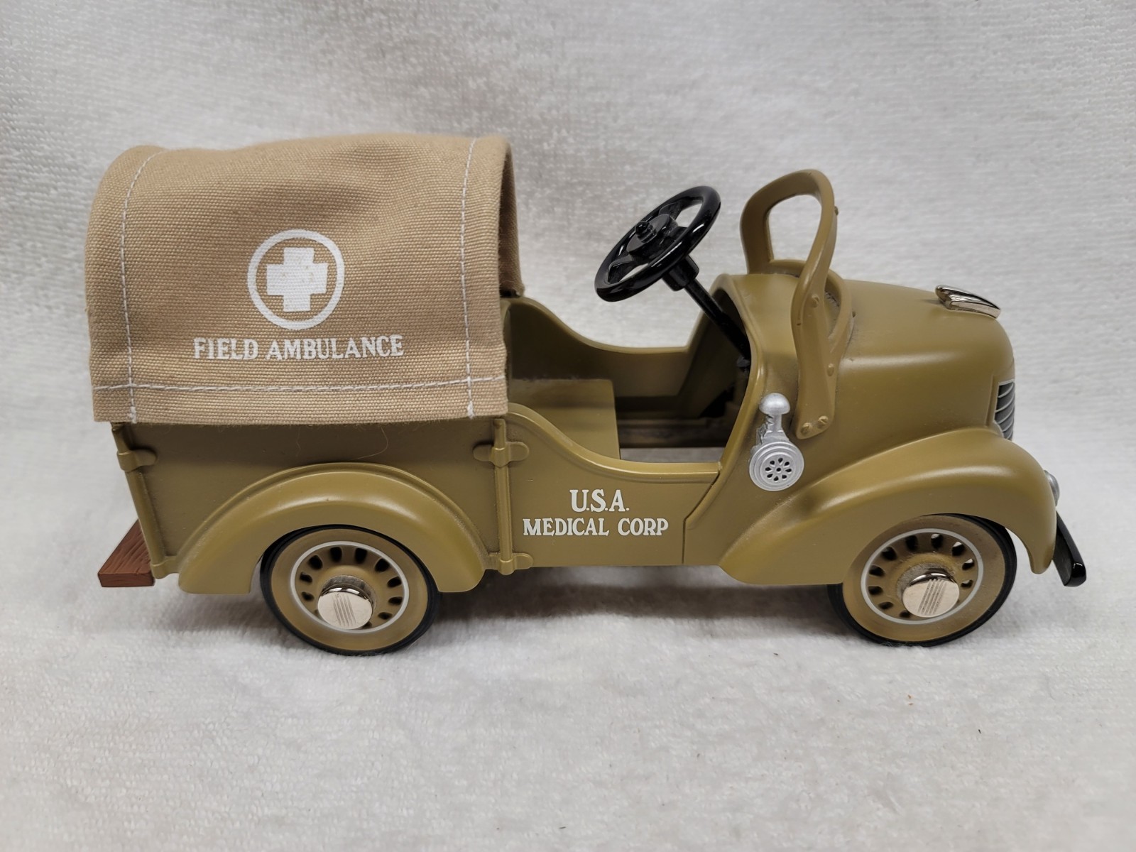 HALLMARK Kiddie Car Classics 1941 Garton Field Ambulance QHG9049 NIB