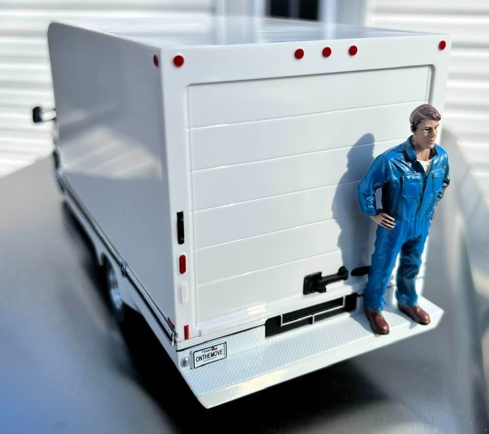 Ford E-350 Diecast Cargo Van w Driver Figure 1/24 Scale G Scale