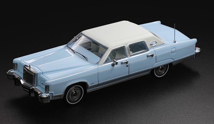 1979 Lincoln Continental Town Car Wedgewood Blue in 1:64 scale by Sun Star