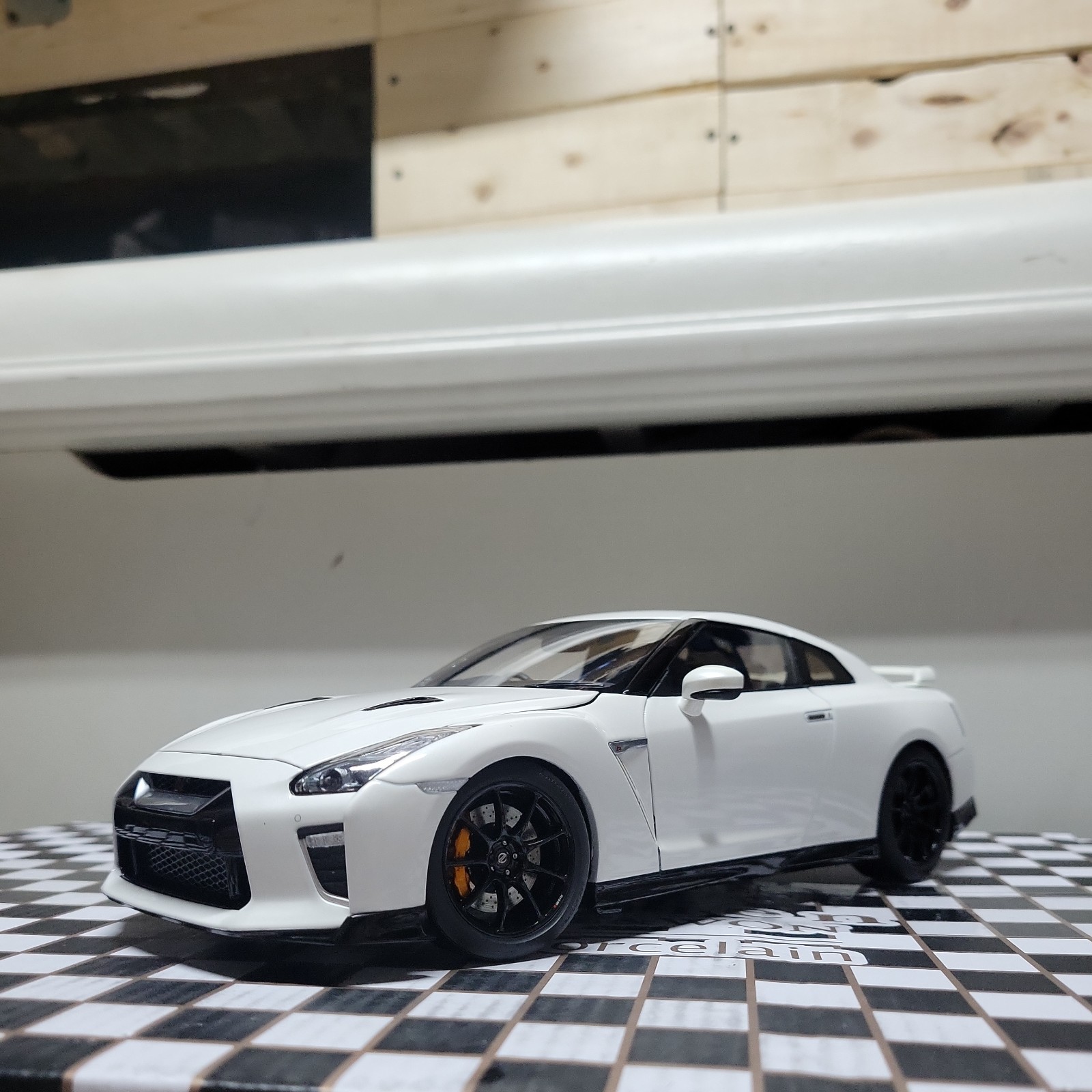 1/18 MotorHelix Nissan GTR R35 NISMO Track Edition Brilliant White MH83518