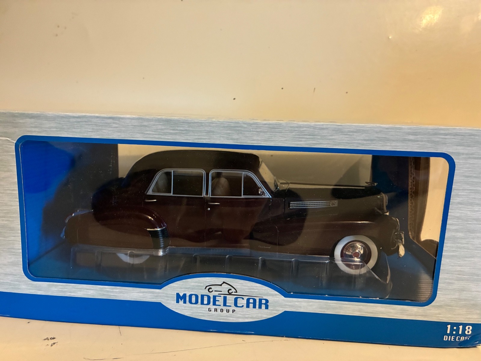 MCG (MODEL CAR GROUP) 1941 CADILLAC FLEETWOOD 1/18 SCALE new in BOX
