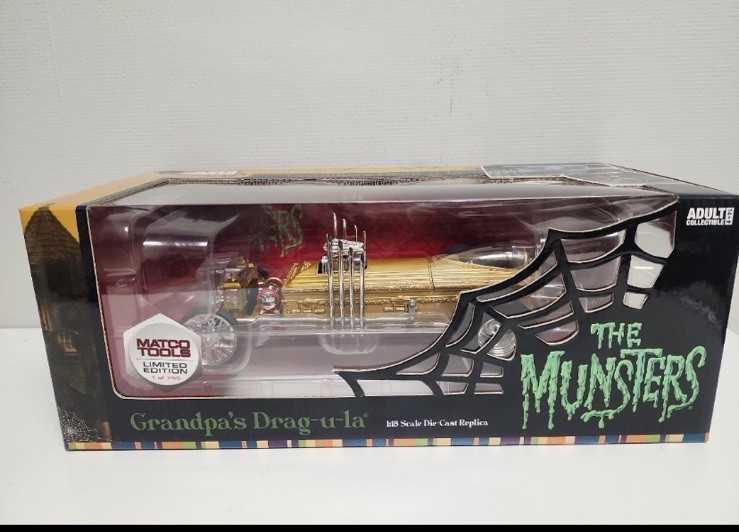 The Munsters Grandpa’s Dragula Hot Rod Diecast Race Car 1/18 Scale New in Box