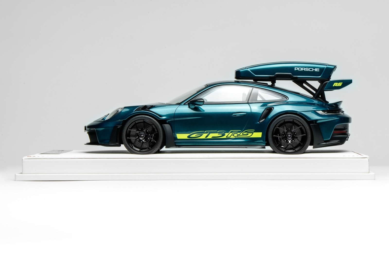 1/18 Ivy Porsche 911 GT3 RS with Luggage Rack Green / Yellow Stripe 20 pcs AB652