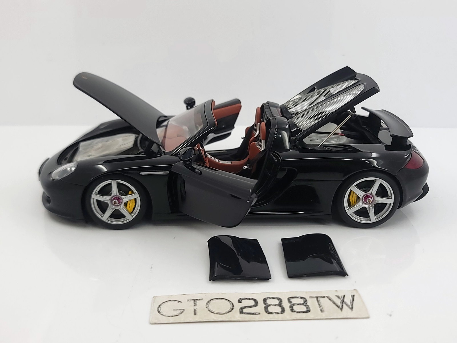 AUTOart 1:18 scale Porsche Carrera GT Black / Red Interior 78042 *AS IS*