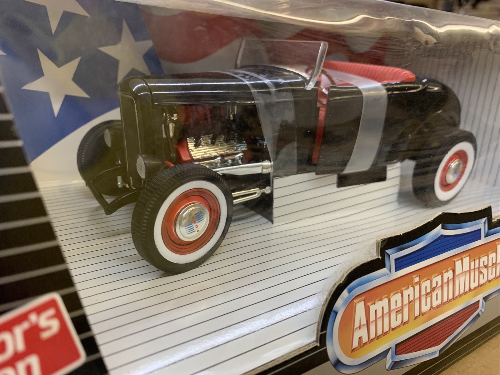 ERTL 1932 Ford Flathead V8 Street Rod 1:18 Black Diecast American Muscle Car