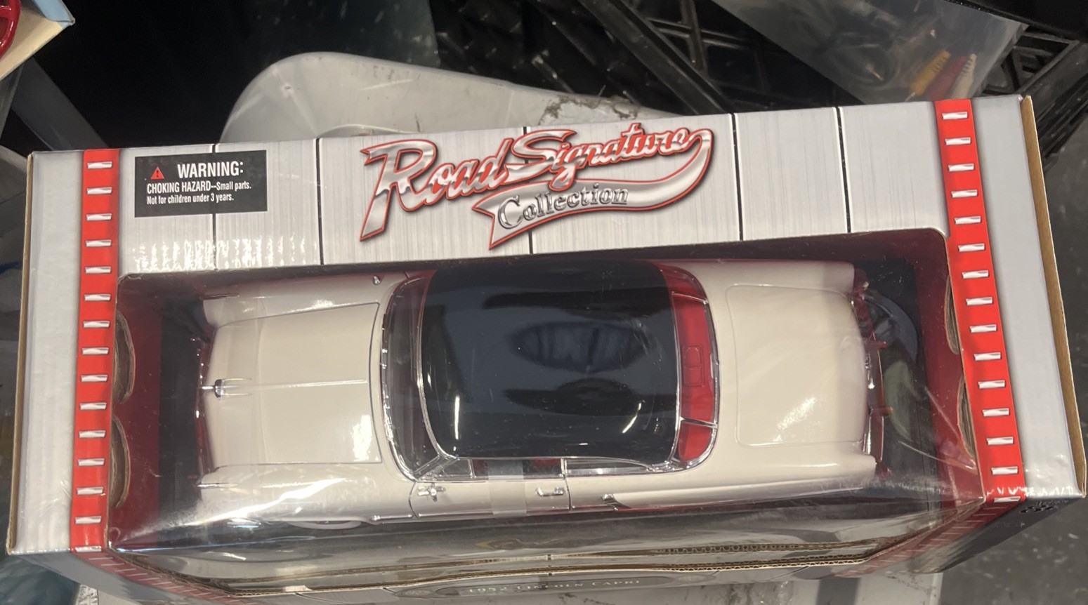 Road Signature 1952 Lincoln Capri Hardtop 1:18 Scale Diecast Car White & Black