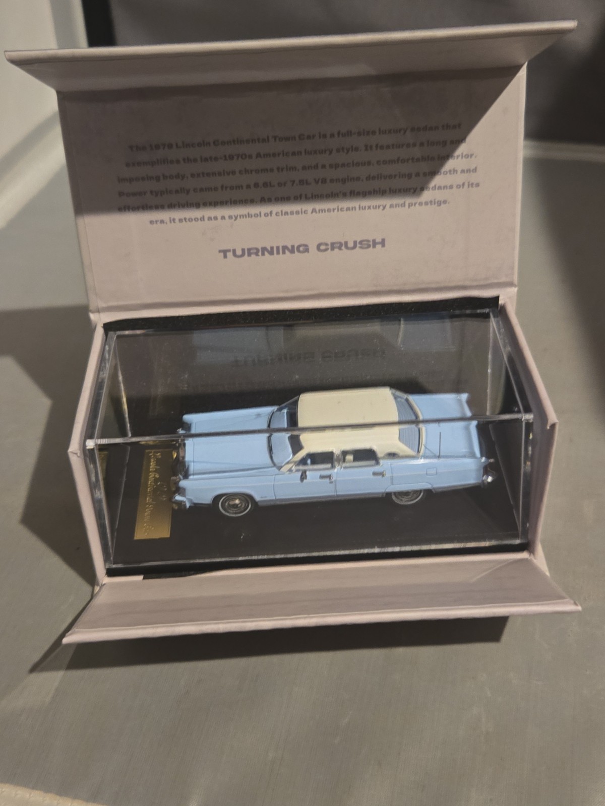 Turning Crush SunStar 1:64 1979 Lincoln Continental Town Car Diecast Light Blue