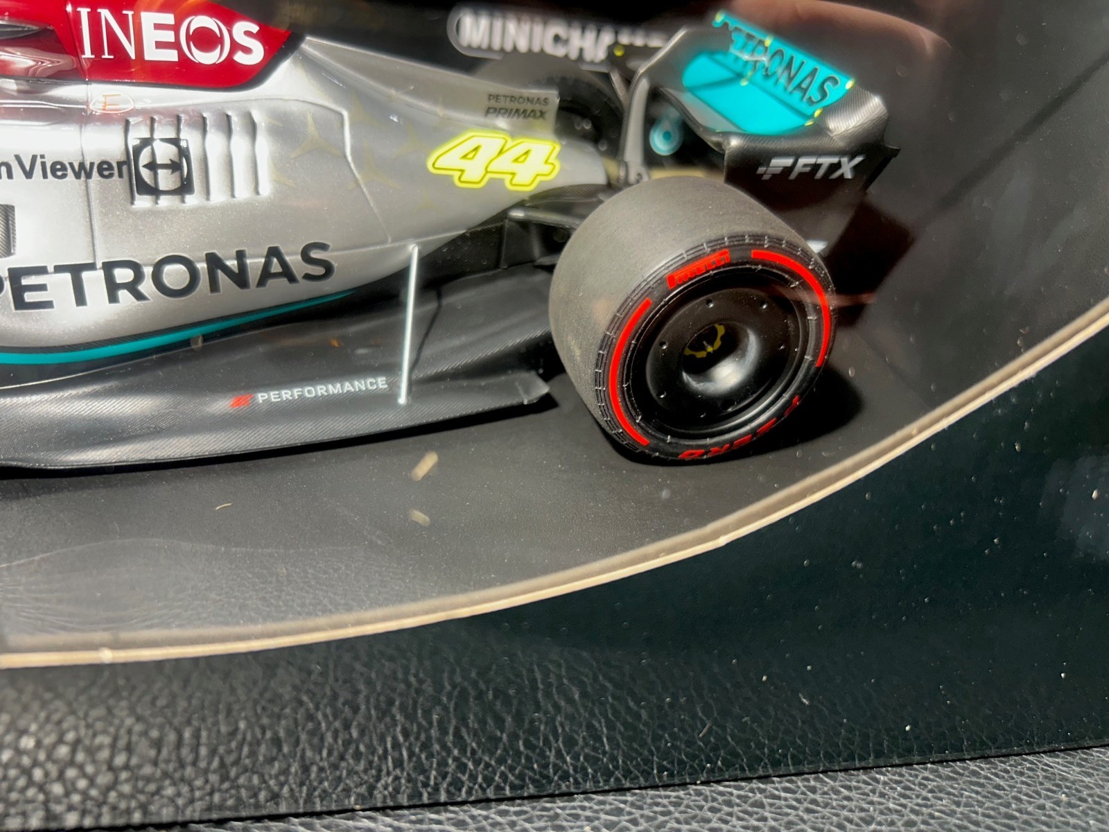 1/18 Minichamps – 2022 MERCEDES-AMG F1 W13 E #44 – LEWIS HAMILTON – SPANISH GP