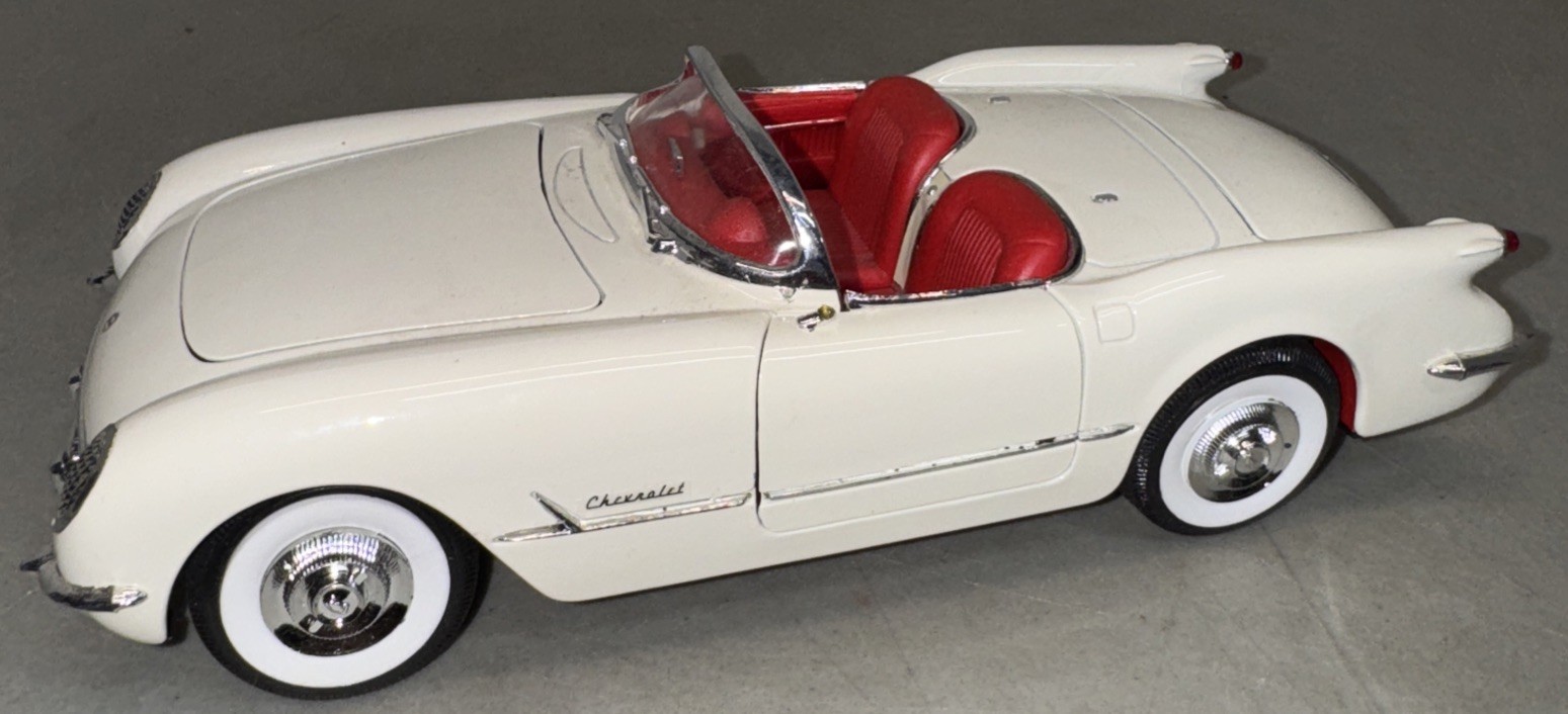 Mira Golden Line 1953 Chevrolet Corvette 1/18 White