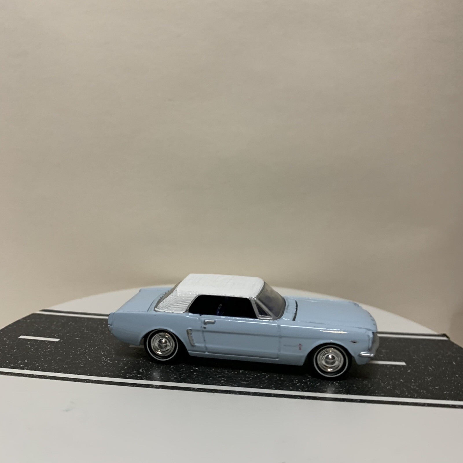 Johnny Lightning James Bond 007 Thunderball Light Blue Ford Mustang Convertible