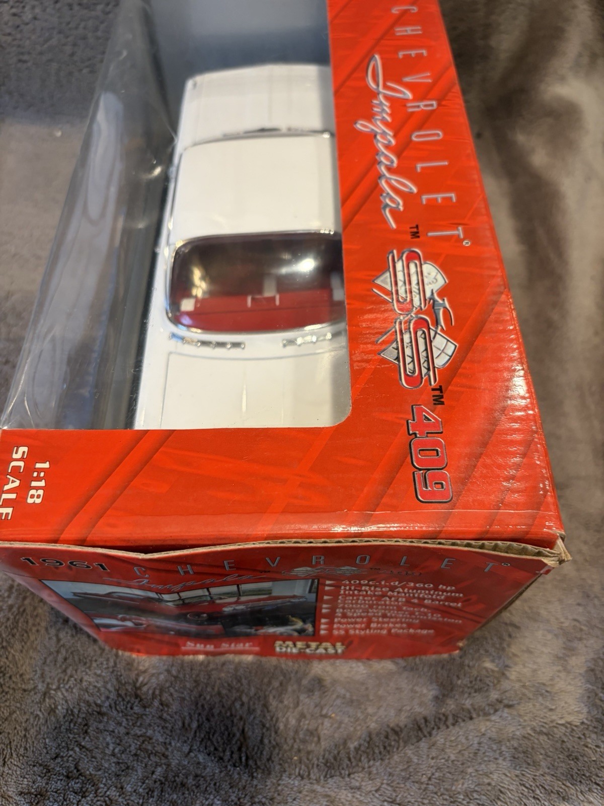 1/18 ( IB 67 ) 1961 Chevrolet Impala White SS 409 by Sun Star