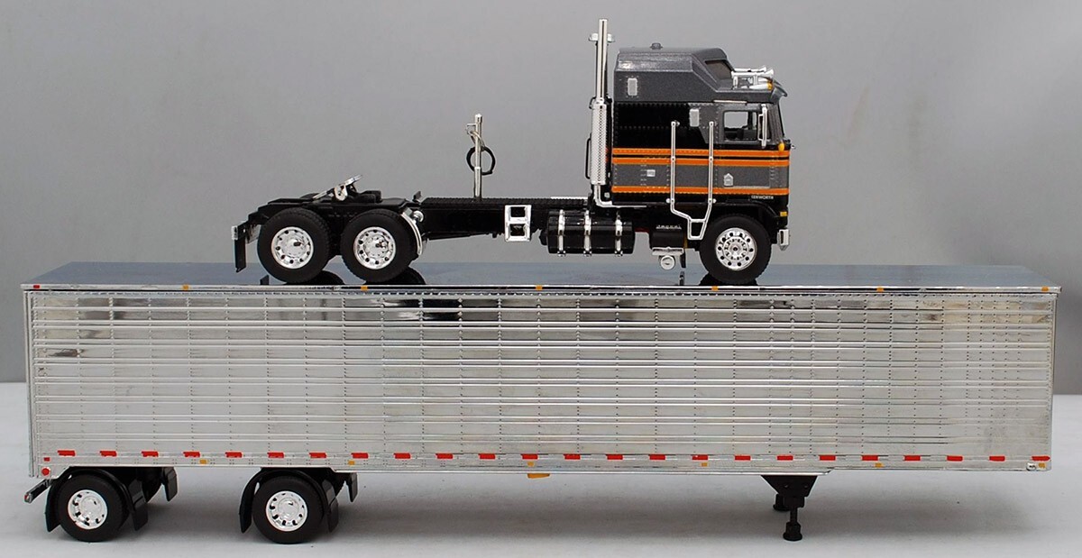 DCP 1/64 60-1559 SILVER BLACK KENWORTH K100AERODYNE LONG FRAME W/MATCHING VANNIB