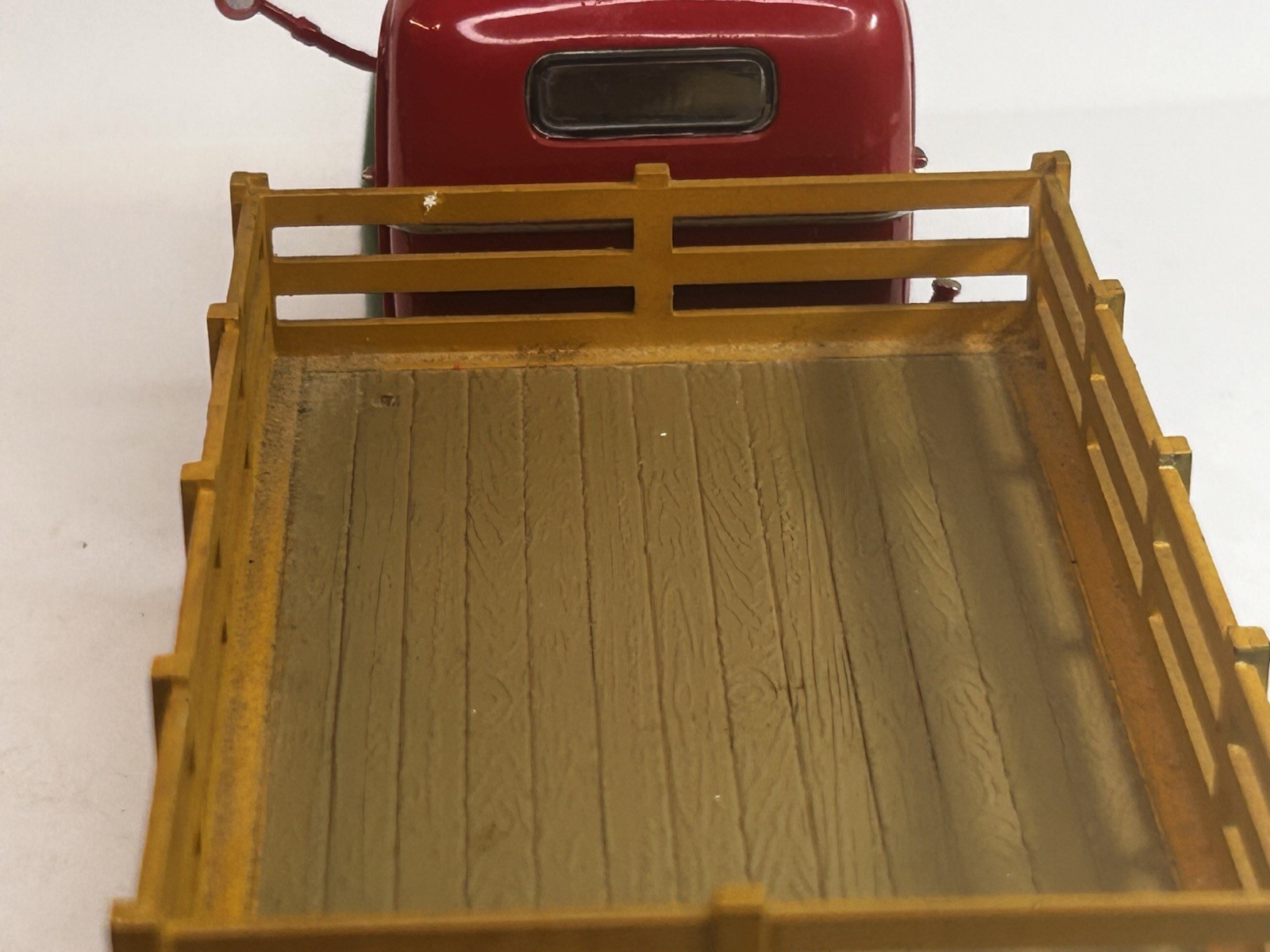 National Motor Museum Mint 1941 Chevrolet Flatbed Stake Truck Red/Green 1:32 DC