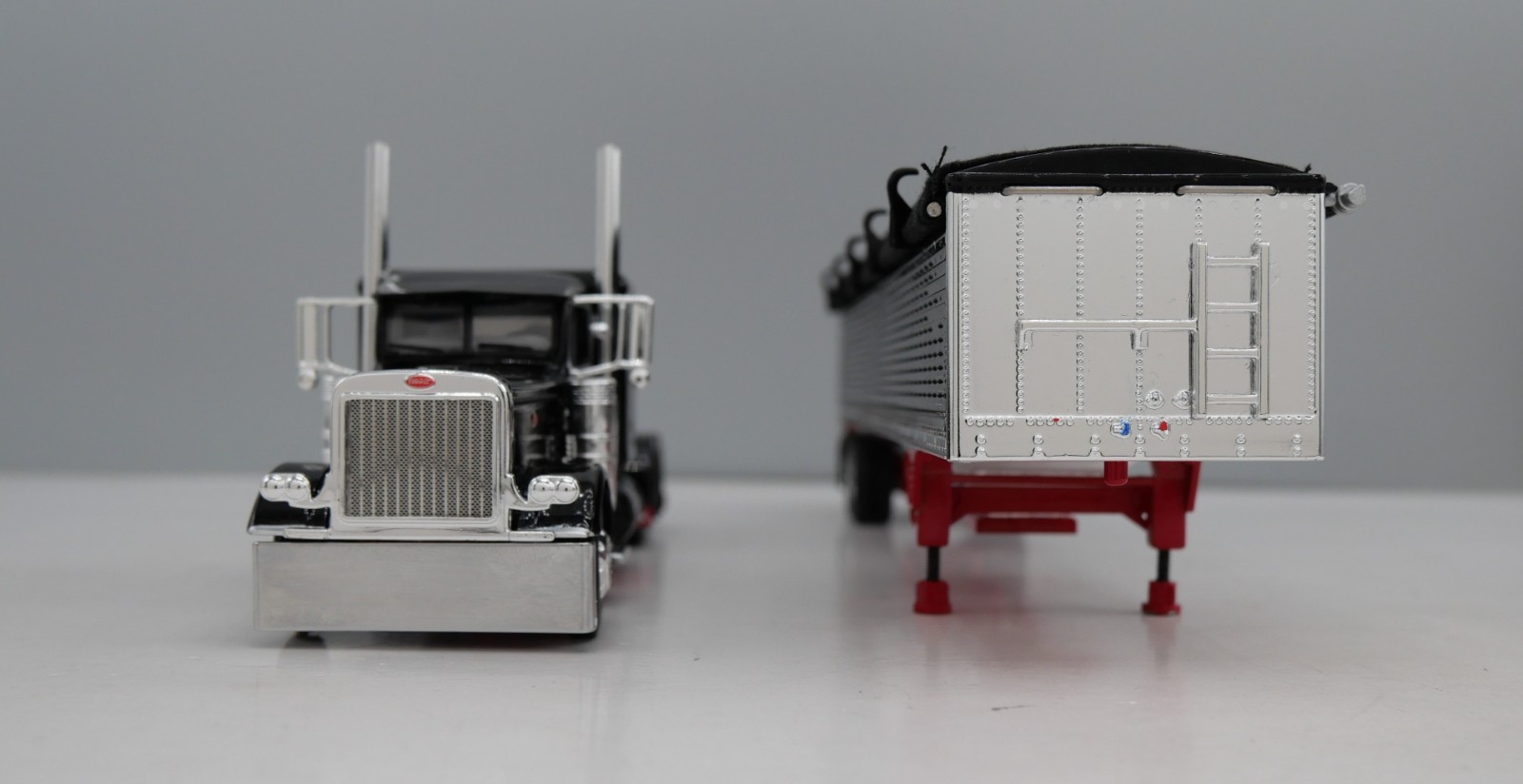 DCP 1/64 American Dream Hartman Peterbilt 389 Wilson Grain 60-2274 Farm Toy
