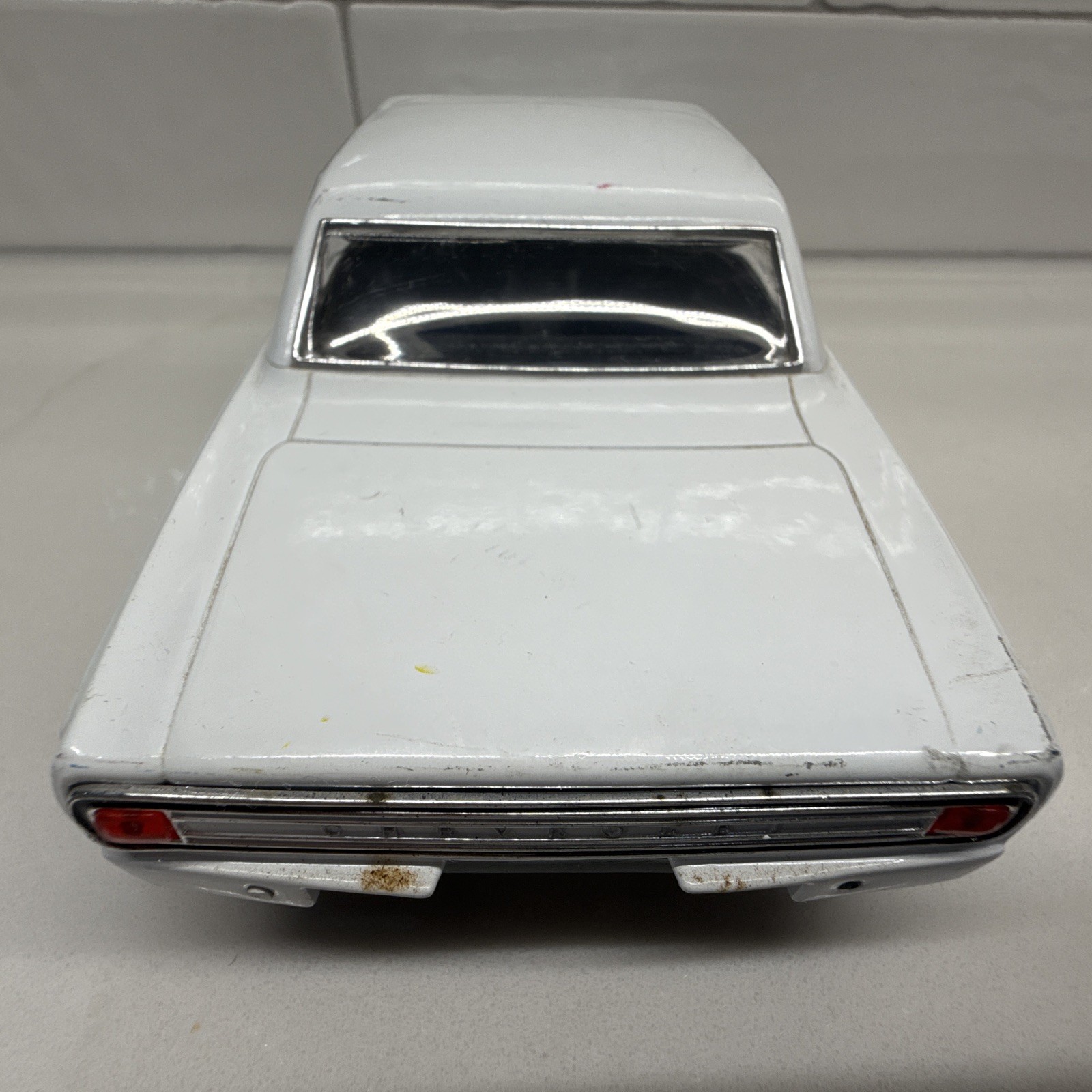 Saico White 1965 Chevy Chevell SS 396 Z-16 1:24 Scale Diecast Model – Ships Fast