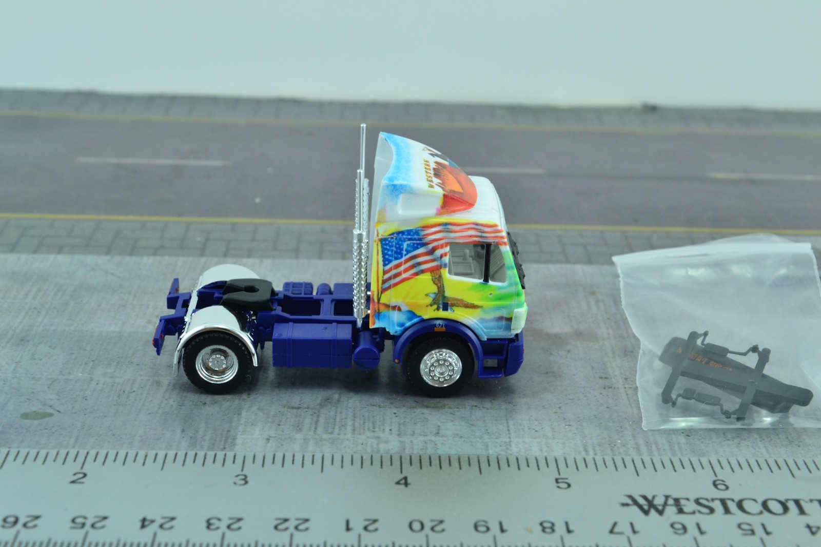 Herpa Mercedes Tractor Unit Truck America Theme Flag 1:87 HO Scale (HO5321)