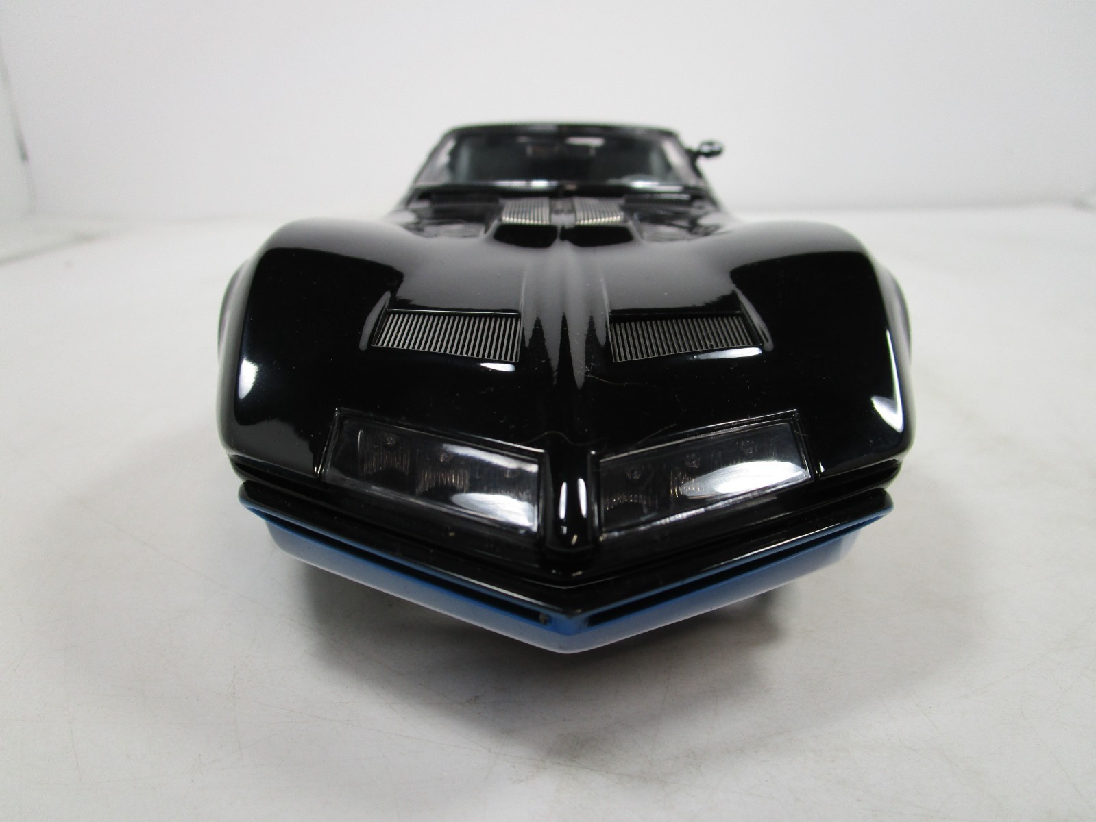 AUTOART 1/18 CHEVY MANTA RAY CORVETTE CONCEPT *READ DESCRIPTION* NO BOX