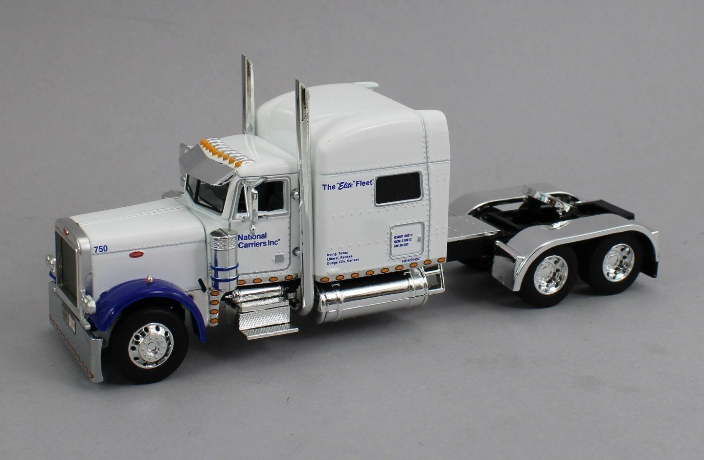 DCP 1:64 *LEGACY SERIES #5* NATIONAL CARRIERS Peterbilt 379 w/Livestock Traiker