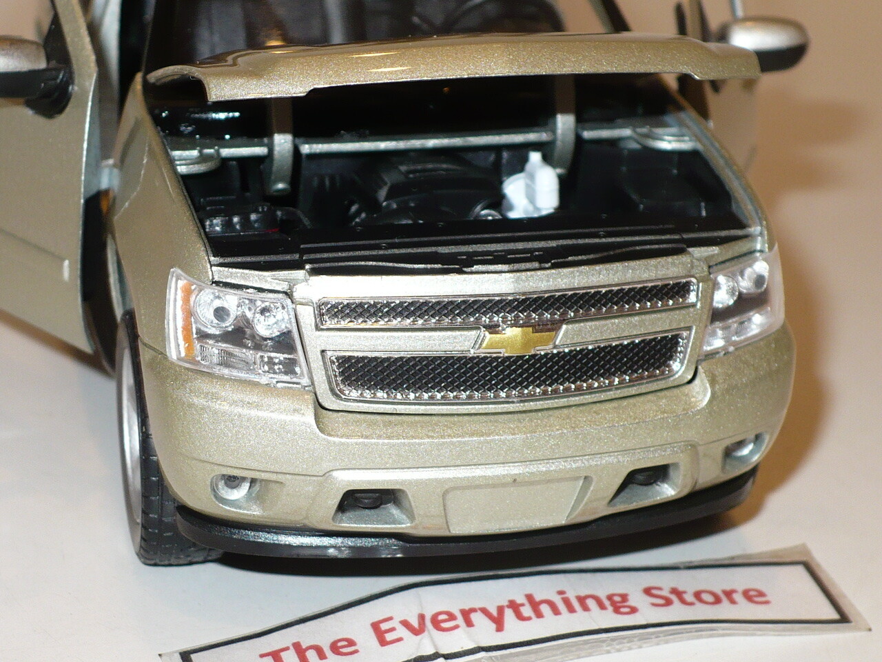 WELLY 2008 CHEVY TAHOE LT SUV 1:24 SCALE LIGHT GOLD FREE SHIP
