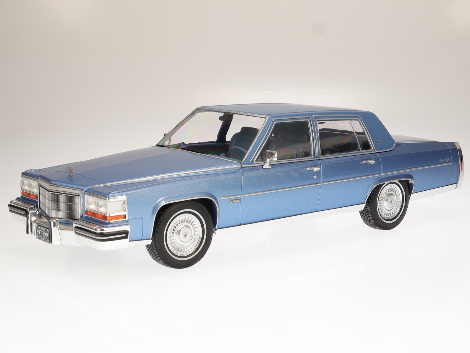 Cadillac Fleetwood Brougham 1982 Light Blue diecast model car 18252 MCG 1:18