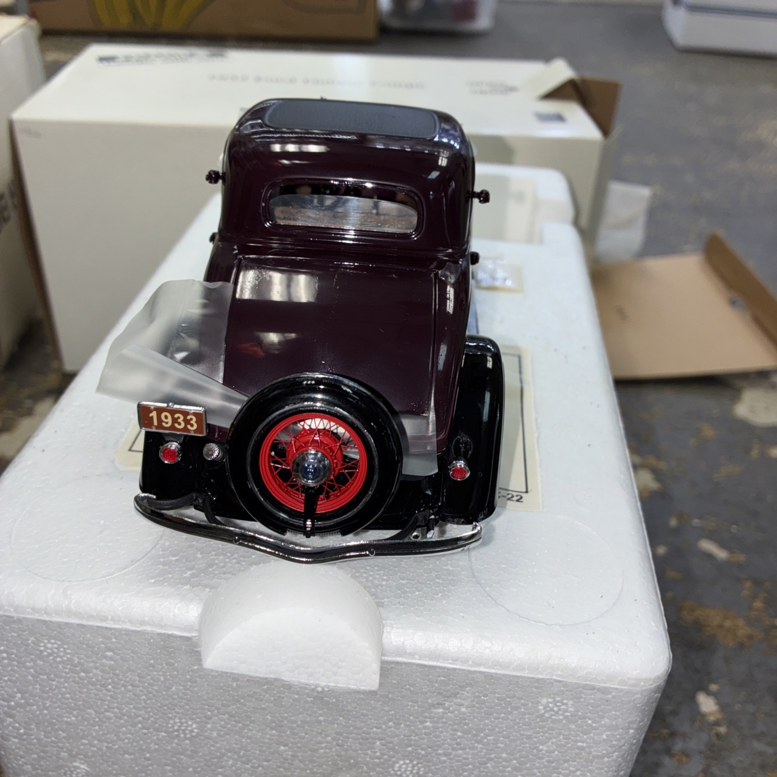 DANBURY MINT 1933 FORD DELUXE COUPE 1:24 SCALE in box with title and unpacking