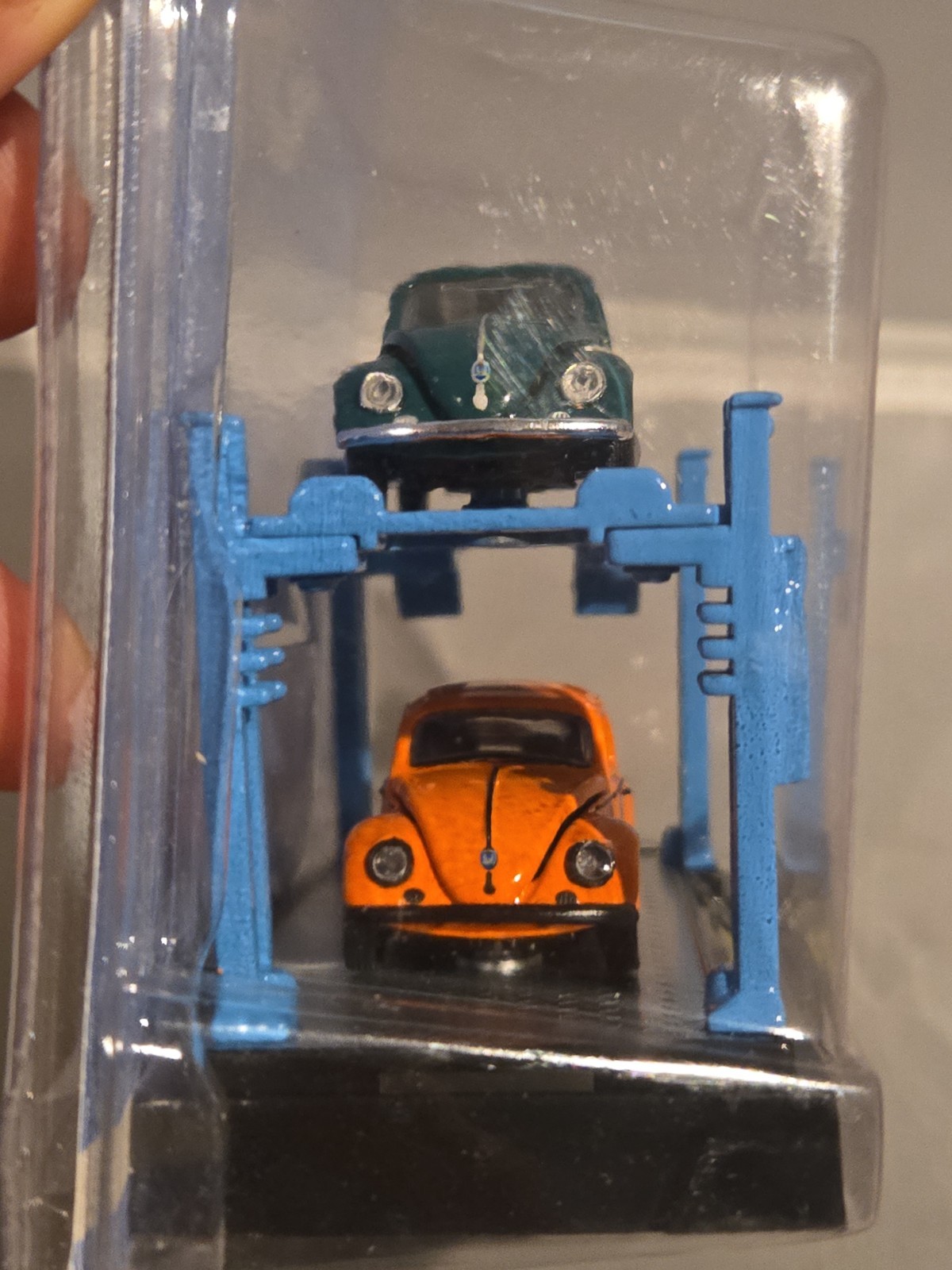 M2 Machines Auto Lift Series 1953 VW Beetle Deluxe U.S.A. Model 2-Pack Volkswage
