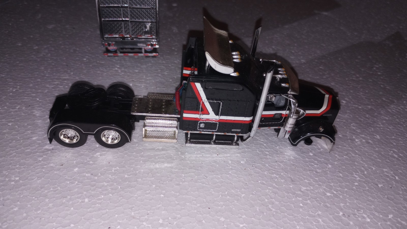 1/64 Dcp Kenworth With Matching Trailer As Is Broken And Missing Parts