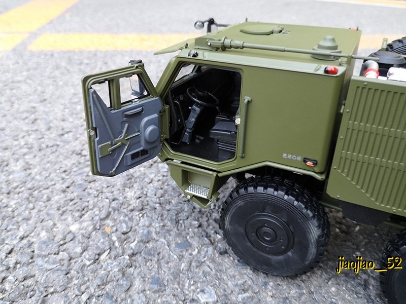 1/24 SHACMAN CTZ191 SX2306 8×8 Off-road Military Personnel Carrier Truck Model