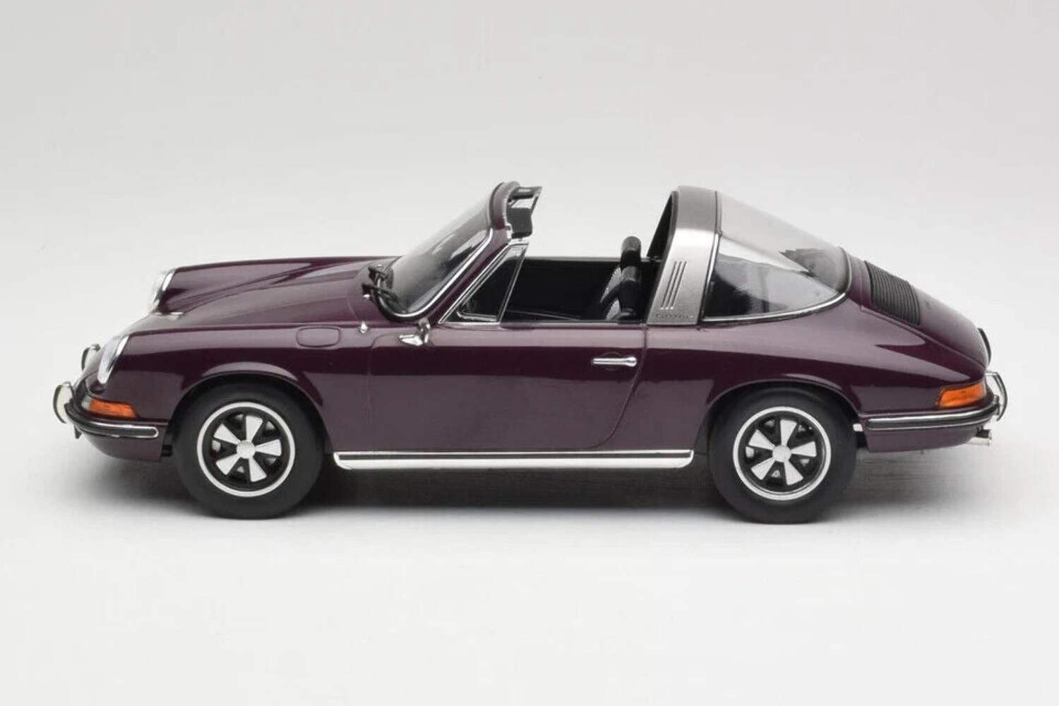 Norev 1971 Porsche 911 T Targa (Removable Top) Violet 1:18 187644