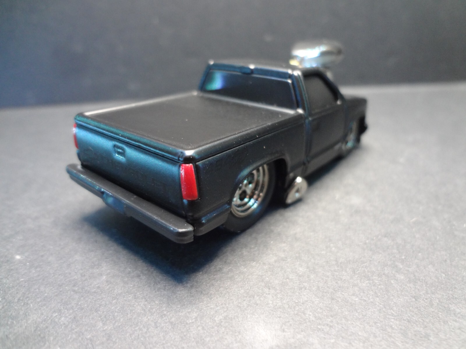 Muscle Machines 1993 Chevrolet 454 SS Pickup flat black – Loose 1:64