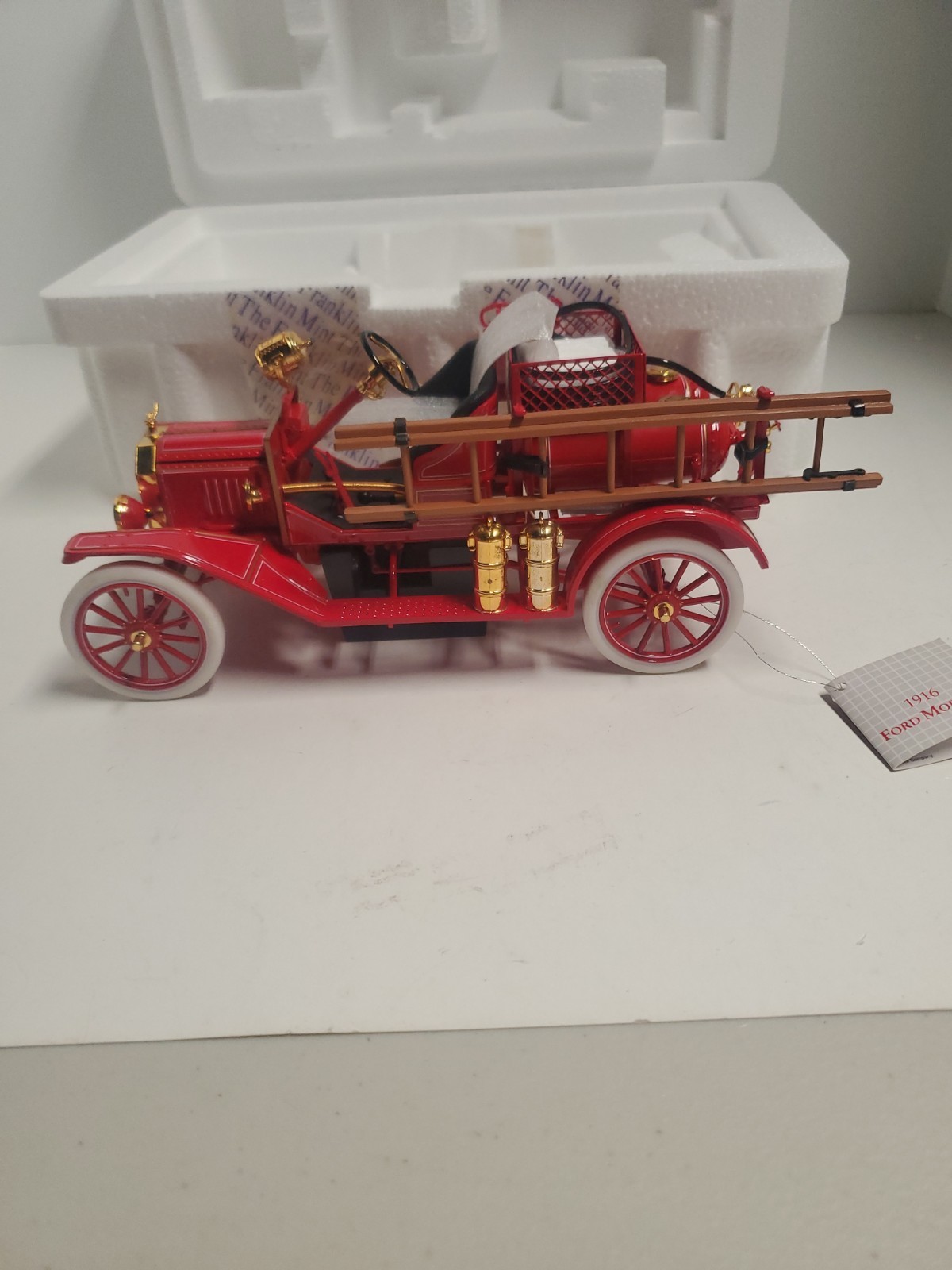 FIRE TRUCK 1916 FORD MODEL T FIRE ENGINE FRANKLIN MINT 1:16 Read Description