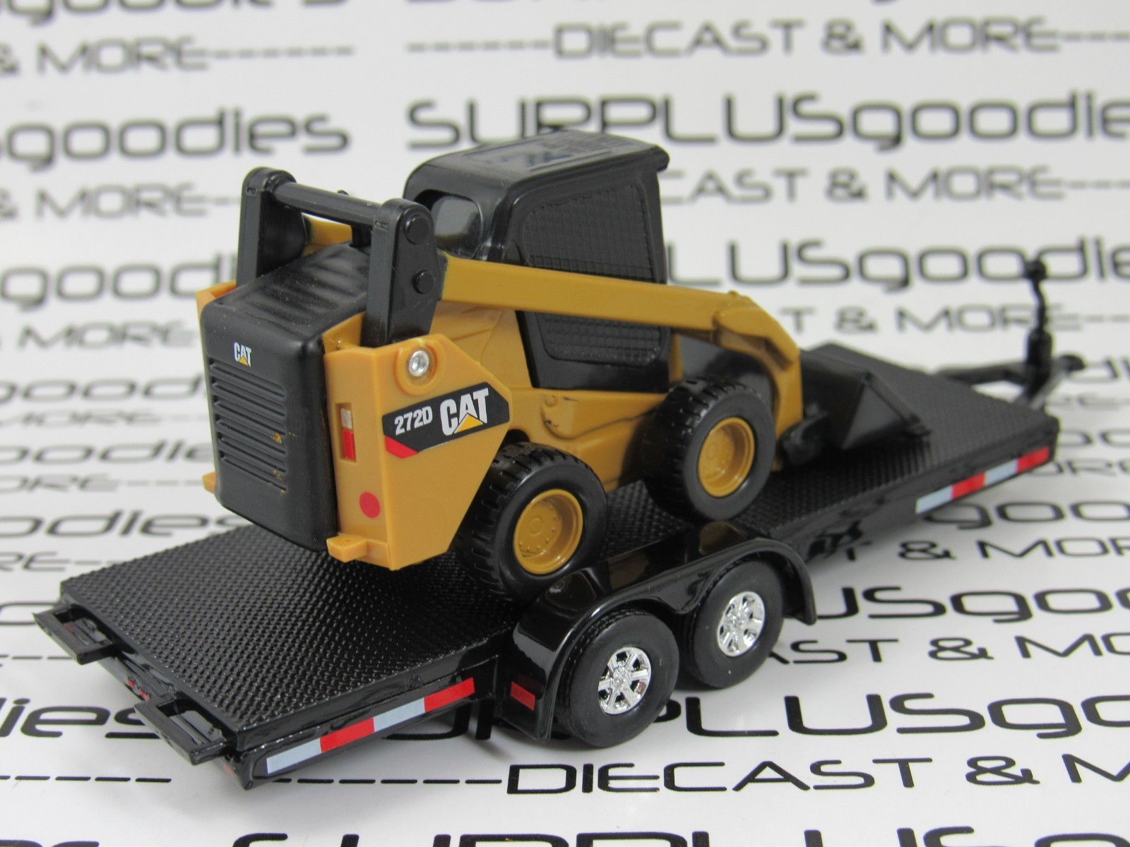 Diecast Masters 1:64 Caterpillar CAT 272D2 SKID STEER LOADER w/Trailer Tow Rig
