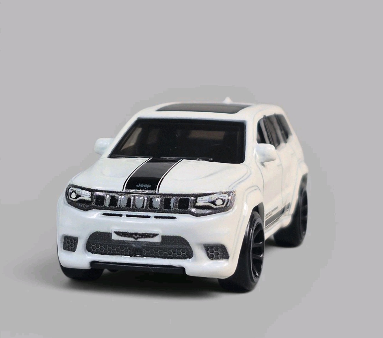 2019 JEEP GRAND CHEROKEE TRACKHAWK Diorama Collectible DieCast Model 1:64 LOOSE