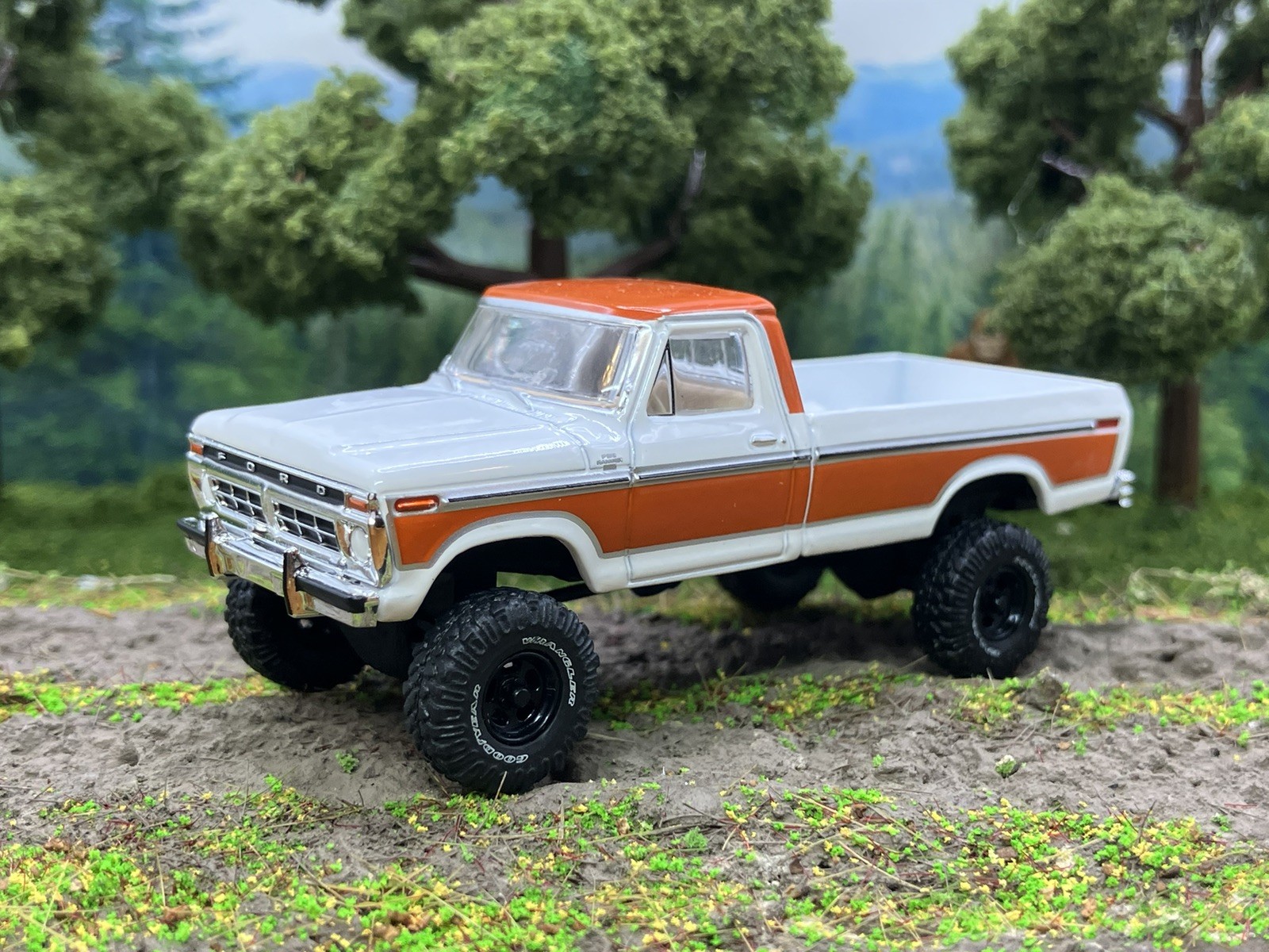 1977 Ford F-150 Ranger Explorer Lifted 4×4 Truck 1/64 Diecast Custom Greenlight