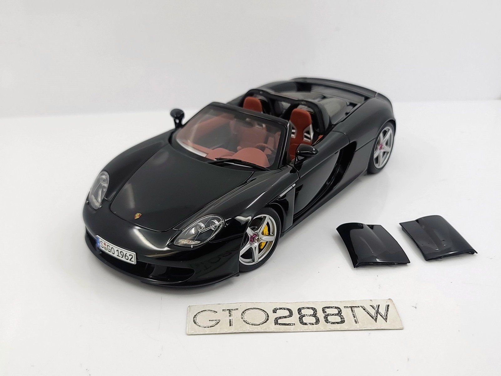 AUTOart 1:18 scale Porsche Carrera GT Black / Red Interior 78042 *AS IS*