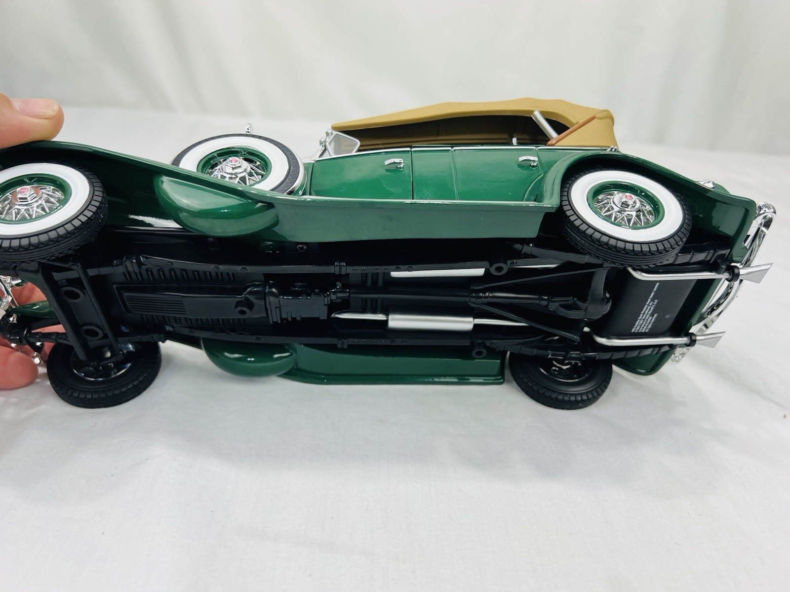 Auto World 1932 CADILLAC V16 SPORT PHAETON 1:18 Scale Dark Green/Tan Top
