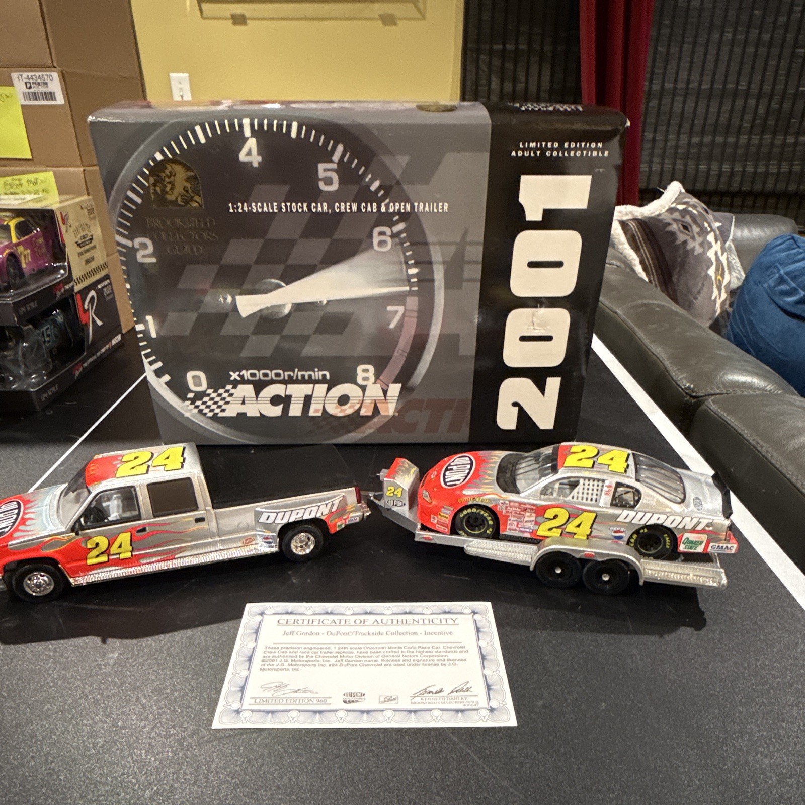 1:24 Jeff Gordon #24 DuPont 2001 Chevy Monte Carlo w/Open Trailer COA 29 of 960