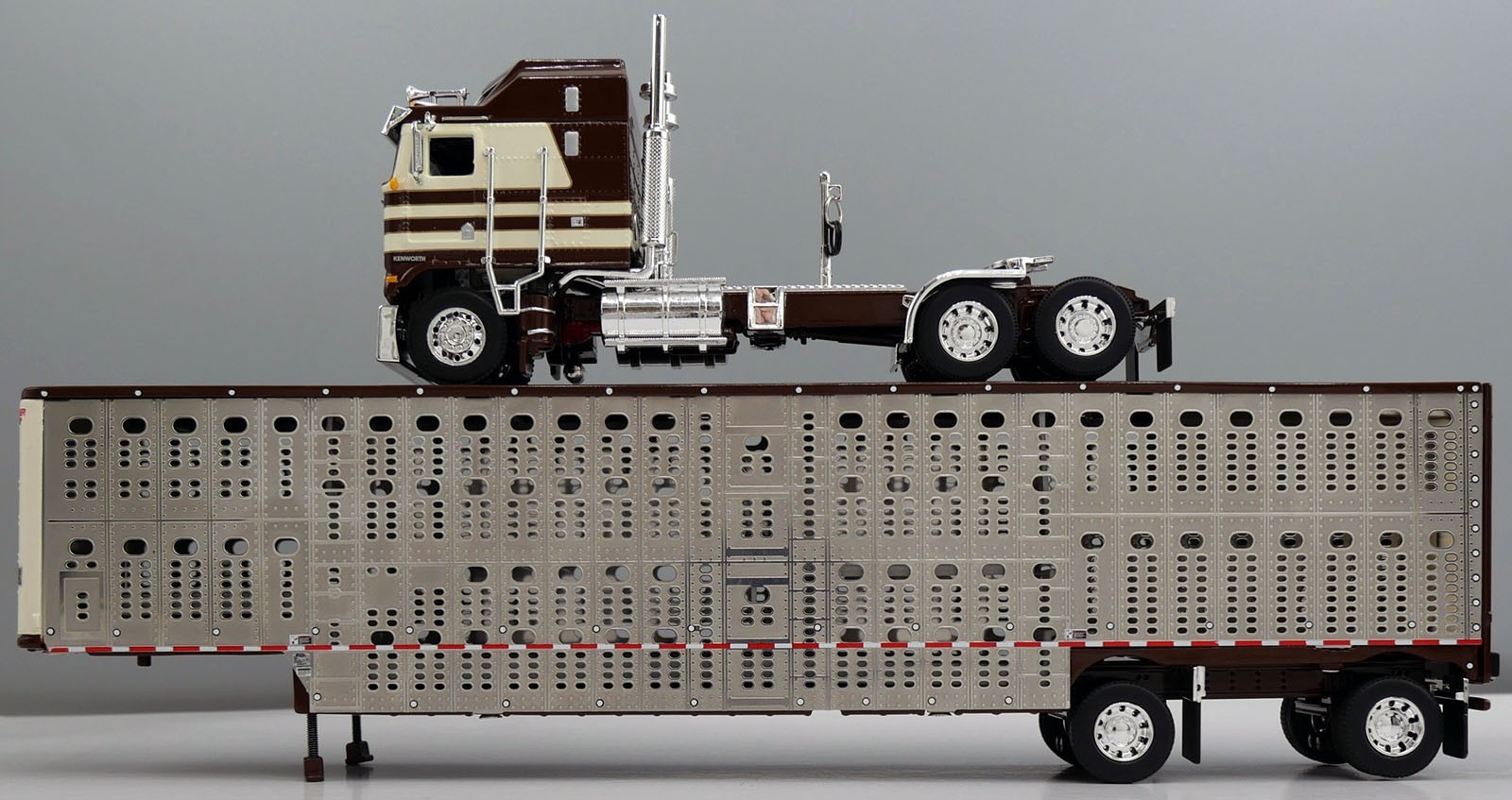 DCP 1/64 Brown Cream Kenworth K-100 Wilson Livestock 60-2124 Farm Toy