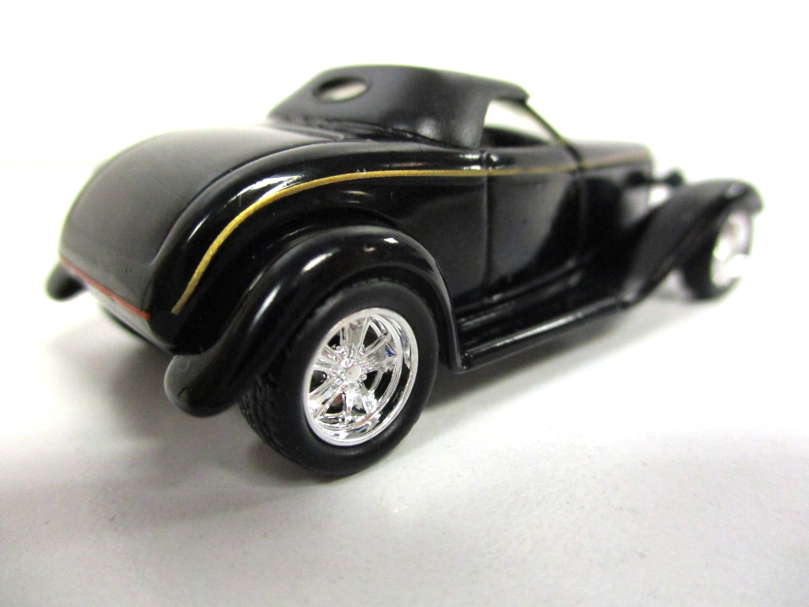HOT WHEELS – CHIP FOOSE 0032 1932 FORD ROADSTER CUSTOM SHOW CAR – REAL RIDERS
