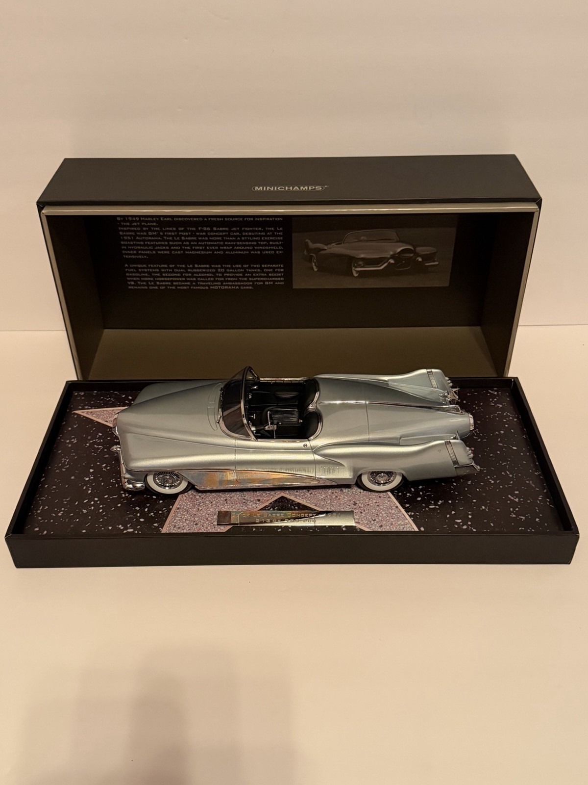 1/18 1951 Buick Le Sabre Concept Car 213 / 999 pcs. Minichamps New
