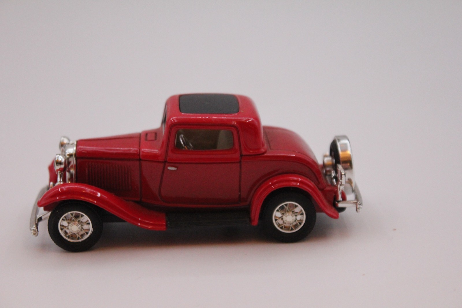 1932 Ford 3-Window Coupe Red 1/43 Diecast Model Car by Road Signature
