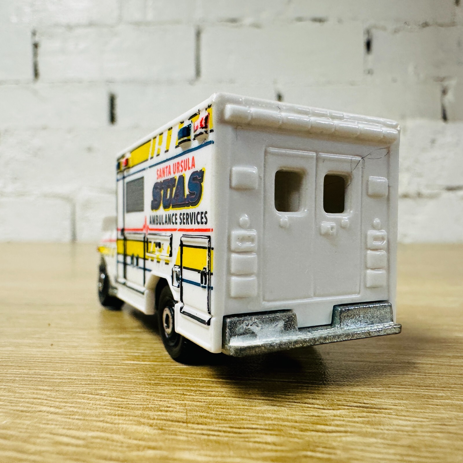Ford E350 Ambulance White SUAS Santa Ursula 2015 EMT 5 Pack MB944