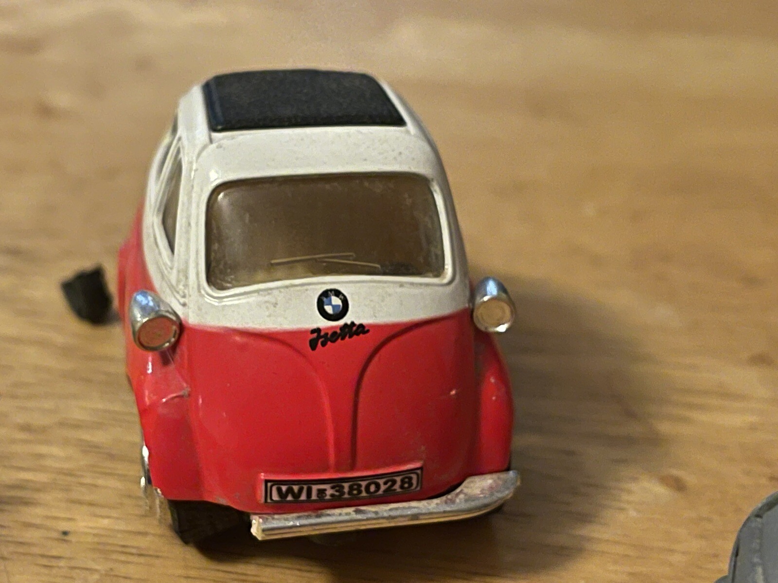 Kintoy BMW Isetta Bubble Car Model Red & White 1:38 scale + 2 BMW X5 3D Printed