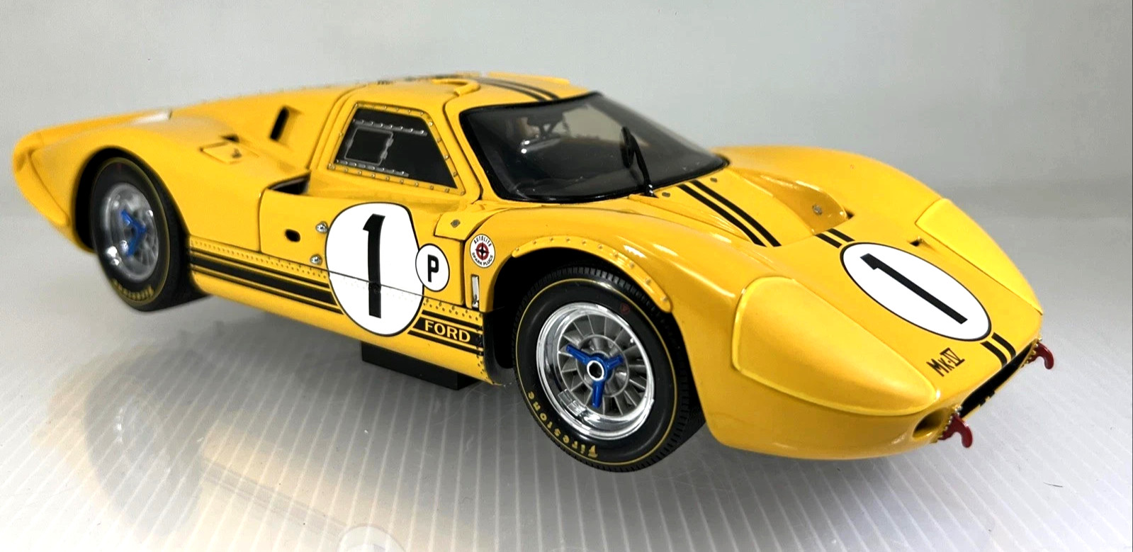 1/18 Exoto 1967 Ford GT40 MKIV Race Car Sebring Winner McLaren Andretti RLG18051