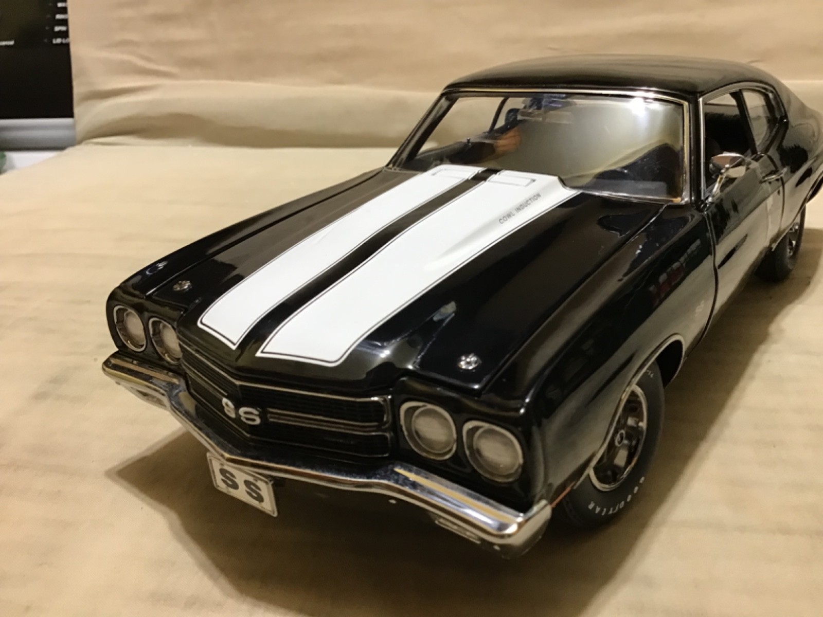 CHEVELLE LEGEND BLACK SS 454 1970 CHEVY 1/18 ACME A1805501 no box defect read !!